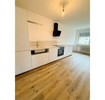 Erstbezug, helle, komplett sanierte Wohnung, mit EBK im Grünen - Oberursel (Taunus)