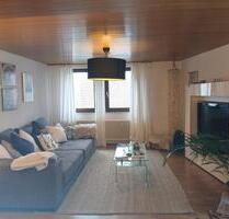 Großzügige 5-Zi-Whg mit Keller, Stellpl., Dachsp. und Kachelofen - Knittlingen