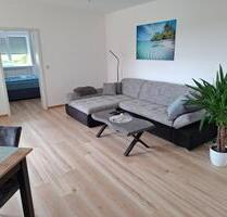 Schöne 2-Zi.-Whg. mit Balkon, Einbauküche, Stellplatz, Keller - Hof Neuhof