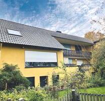 Gelegenheit... viel Platz bietendes Haus mit Einbauküche, Terrasse, Balkon, Garten, Keller mit Doppelgarage, Wfl. ca. 270m² - Hofheim in Unterfranken
