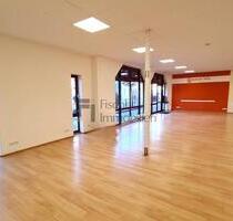Ladeneinheit mit 265 m² + 66 m² Lagerfläche in zentraler Innenstadtlage von 77815 Bühl