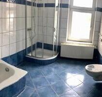 3-Raum WE, super Lage 1 OG, Tageslichtbad, großer Balkon, Küche mit 2 Fenster, - Leipzig Nord