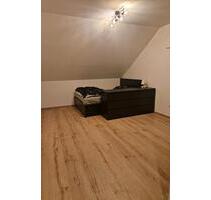 Möbliertes Zimmer in schöner 3-Zimmer Wohnung zu vermieten - Aschheim