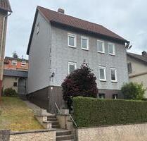 Großzügiges Ein-Zweifamilienhaus in bester Wohnlage Alfelds - Alfeld (Leine)