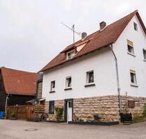Einfamilienhaus mit Scheune - 264.000,00 EUR Kaufpreis, ca.  160,00 m² in Rosenberg (PLZ: 74749)