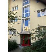 Bezugsfreie 2,5-Zimmer-Wohnung mit Stellplatz in Charlottenburg - Berlin Charlottenburg-Wilmersdorf