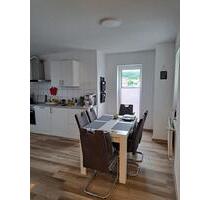 4,5 Zimmer-Whg mit Balkon, neuer Küche, Keller, Stellplätzen opt. - Neustadt (Hessen)