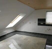 Helle,moderneDachgeschosswohnung mit großer Küche in Schiffweiler