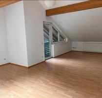 2 Zimmer Dachgeschoss Wohnung mit Balkon - Moosach