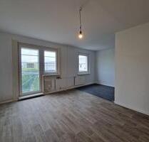 „Treppe statt Laufband - dafür mit Balkon: 5. Etage, 1 Zimmer, 0 Ausreden – Einziehen ab 01.10.25!“ - Leipzig West