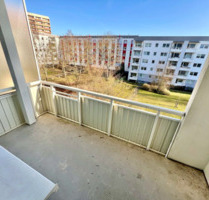 3 Zimmer Wohnung mit Balkon und Küche mit Fenster - Neubrandenburg Carlshöhe
