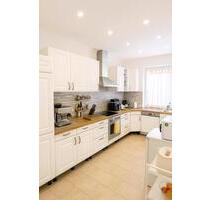 Stilvolle 4 ZKB Altbauwohnung in Kassel Süd - mit neuem Dach !