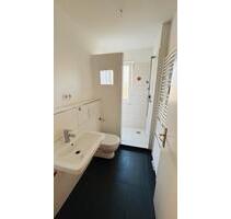 Erstbezug nach Renovierung: Moderne 2-Zimmer Wohnung mit Balkon - Frankfurt am Main Bonames