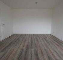 ! Zum Einzug bereit! Renovierte 3-Raumwohnung mit Wanne und Balkon ! - Lübbecke
