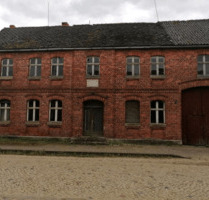Sanierungsbedürftiger Hof mit großer Scheune, fast 1 Hektar - Osterburg (Altmark)
