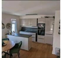 Hochwertige 3 Zimmer Wohnung mit TG, Balkon, Keller in Nehren