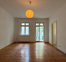 Charmante Altbauwohnung mit Balkon in Berlin-Friedrichshain !
