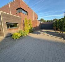 Neuwertiges Einfamilienhaus mit PV + Akku, Sauna, Garage, Carport - Spelle