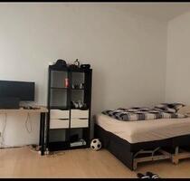 WG Zimmer Sofort Verfügbar - 505,00 EUR Kaltmiete, ca.  24,00 m² in Esslingen am Neckar (PLZ: 73728)