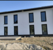 Moderne Doppelhaushälfte in Eichendorf – hochwertig & energiespa