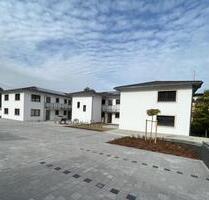 Neuwertige 3-Zimmer-Erdgeschosswohnung - inkl. moderne Einbauküche, Tiefgaragenstellplatz & Kellerabteil - Reischach