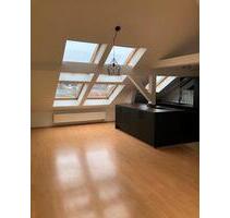 3-Zimmer-Dachgeschosswohnung mit hochwertiger Designküche - Göppingen Bruckwasen