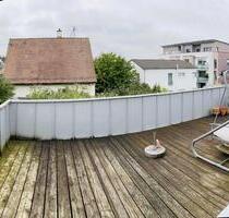 Ludwigsburg-Ost: Charmante Dachgeschosswohnung mit Dachterrasse