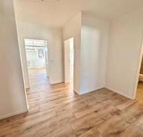 Frisch renovierte 2-Zimmer-Wohnung! 2 Balkone & lichtdurchflutet - Stuhr
