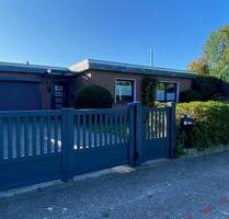 modernisierter Flachdach Bungalow (EFH+Garten Garage Tor EBK - Bad Zwischenahn