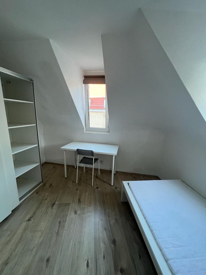 Zimmer in 3er WG STUTTGART - 590,00 EUR Kaltmiete, ca.  14,00 m² in Stuttgart (PLZ: 70186) Stuttgart-Ost