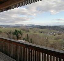Charmante 2-Zimmer-Wohnung mit sonnigem Balkon und Panoramablick - Perlesreut