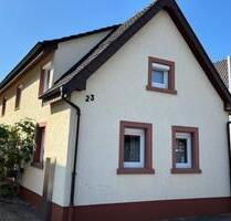 Einfamilienhaus mit großem Innenhof, Scheune und sonnigem Garten - Harthausen