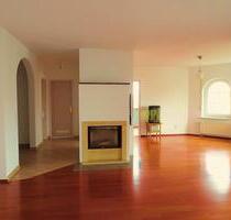 Gepfegte 5-Zimmer-Wohnung mit Balkon und Einbauküche in Erbach