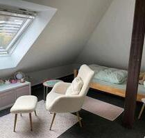 Schöne 1 Zimmerdachwohnung - 450,00&nbsp;EUR Kaltmiete, ca.&nbsp; 25,00&nbsp;m&sup2; in Albstadt (PLZ: 72458)