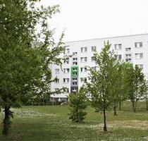 Familienfreundliche 4-Raum-Wohnung mit Balkon und Wanne - Oschersleben (Bode)