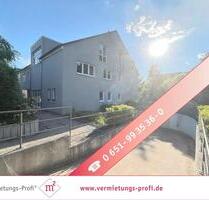 Trier-Feyen-Lichtdurchflutetes Wohngefühl – Exklusive 2-Zimmer-Wohnung mit Eichenparkett, Einbauküche, Balkon & Tiefgarage