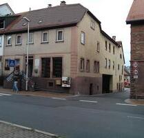 Mehrfamilien Haus in zentraler Lage mit Büroräumen & Scheune - Buchen (Odenwald)