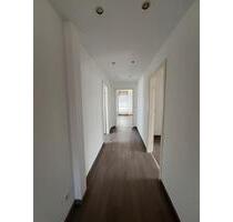 Helle Dachgeschosswohnung - 1.000,00 EUR Kaltmiete, ca.  90,00 m² in Niederkassel (PLZ: 53859)