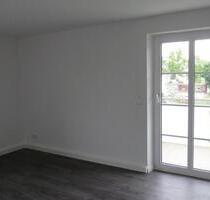 Wunderschön renovierte 3-Zimmer-Wohnung mit Balkon - Hof Altstadt
