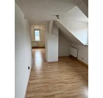 2 Raumwohnung im Dachgeschoss - 350,00 EUR Kaltmiete, ca.  65,00 m² in Gotha (PLZ: 99867)