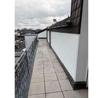 RENOVIERUNGSBDÜRFTIGE DACHGESCHOSSWOHNUNG MIT BLICK AUF WERLER KURPARK
