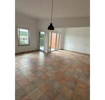 Schöne 1-2 Zimmer Wohnung in Böblingen, EBK, Balkon, TG-Stellplat