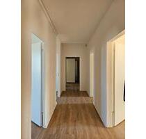 * geräumige 4 Raum mit Balkon mitten im Zentrum * - Zwickau