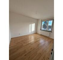 Helle und modernisierte 2-Zimmer Altbauwohnung mit Balkon - Solingen Mitte