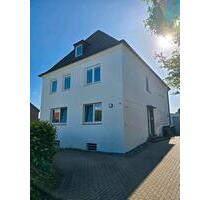 Großzügige sanierte Wohnung mit 6 Zimmern und Balkon in Bielefeld
