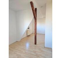 4 Raum-Wohnung im Dachgeschoss - 470,00 EUR Kaltmiete, in Glauchau (PLZ: 08371)