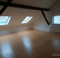 Sehr schöne helle Dachwohnung. - 790,00 EUR Kaltmiete, ca.  100,00 m² in Landau an der Isar (PLZ: 94405)