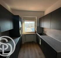 Modernisierte 3-Zimmer-Wohnung (ca. 100 m²) mit Einbauküche - attraktive Lage in Hof