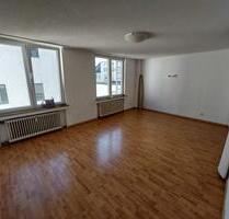 Helle 2-Zimmer-Wohnung mit neuem Bad und EBK zu vermieten! - Krefeld