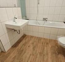 „Modernisierte 3-Zimmer-Wohnung mit Parkett und Gartennutzung – stilvoll wohnen im Grünen“ - Freital